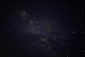 梦见在流星下许愿（梦里看到流星许愿）