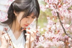 梦见悬崖峭壁是什么意思（梦见自己身处悬崖峭壁）